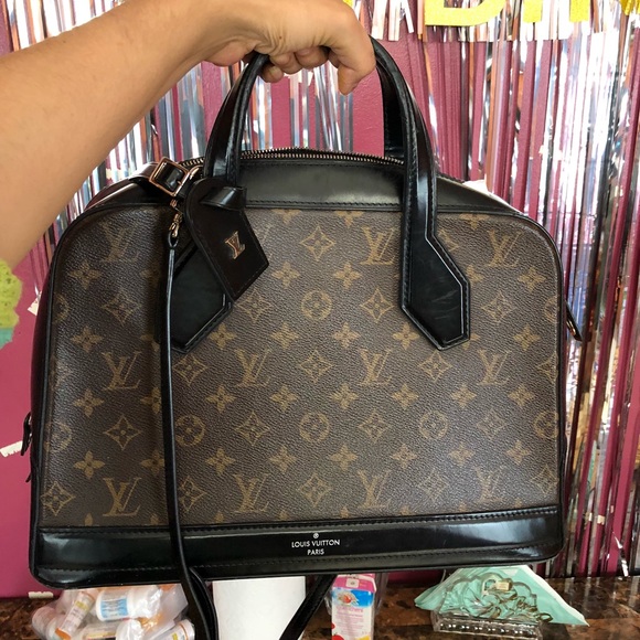 Louis Vuitton Handbags - 🤑SOLD🤑Louis Vuitton Dora mm